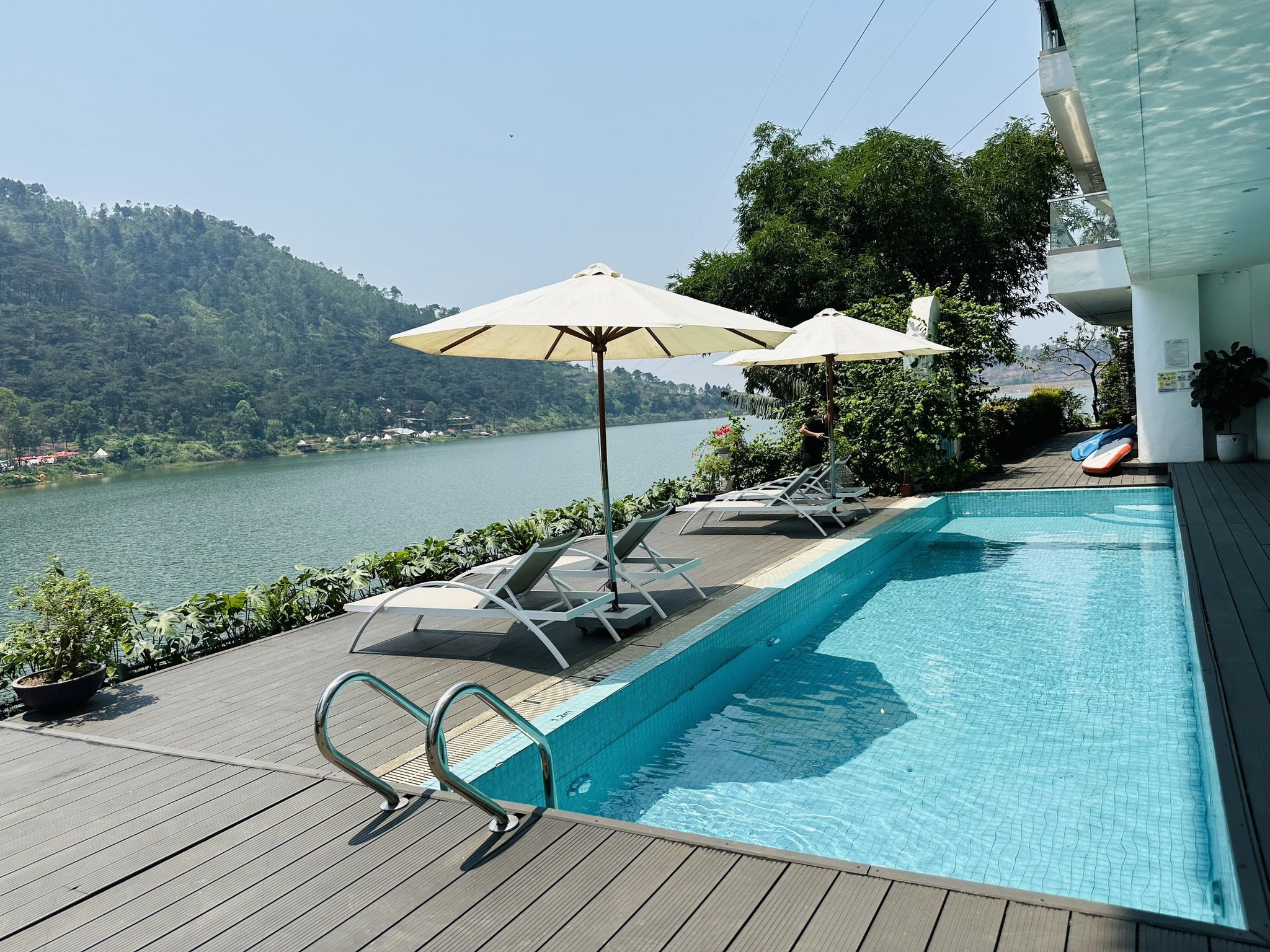 thở homestay - Nâng tầm trải nghiệm nghỉ dưỡng với ghế hồ bơi