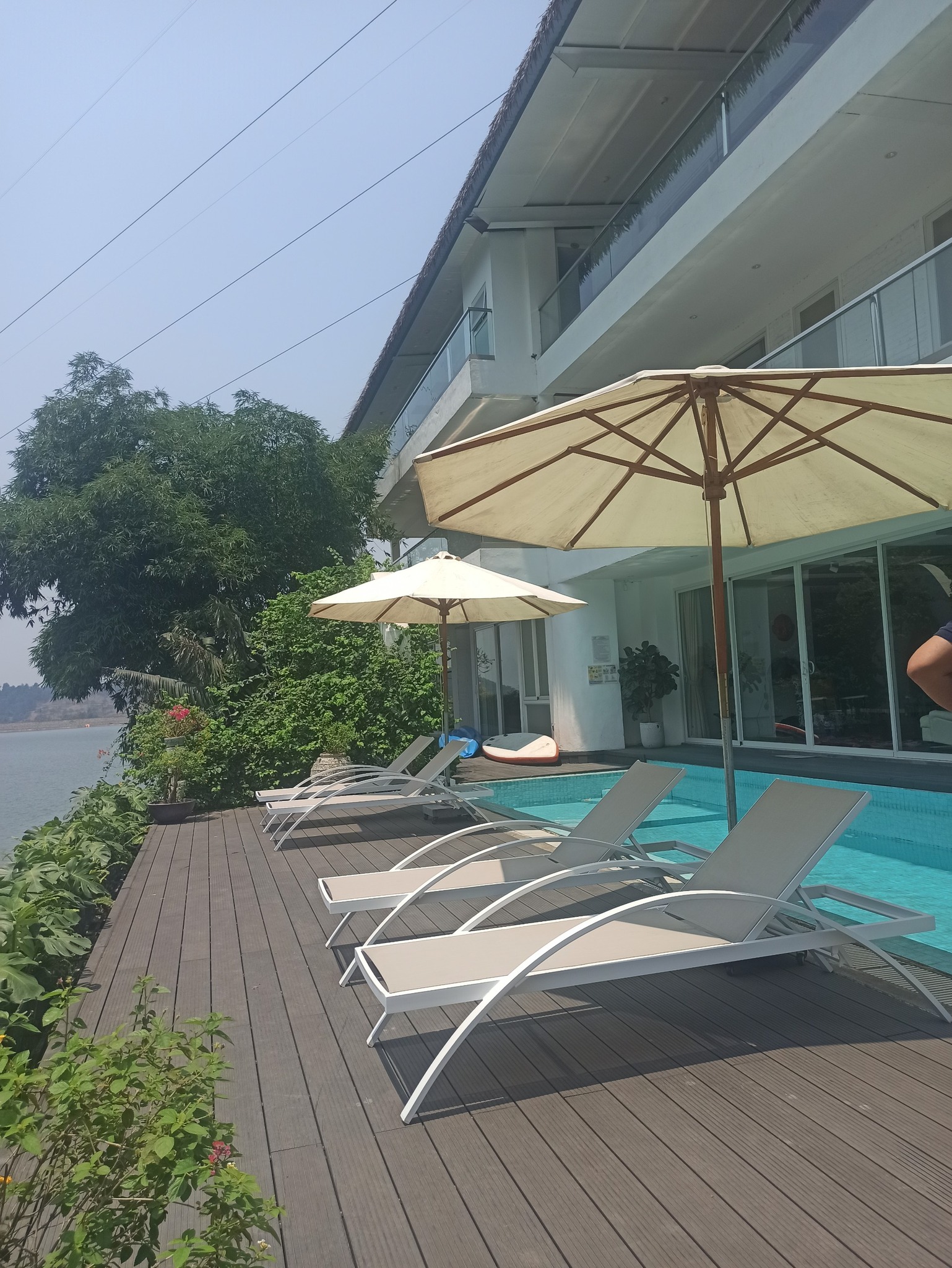 ghế hồ bơi  - Nâng tầm trải nghiệm nghỉ dưỡng với ghế hồ bơi