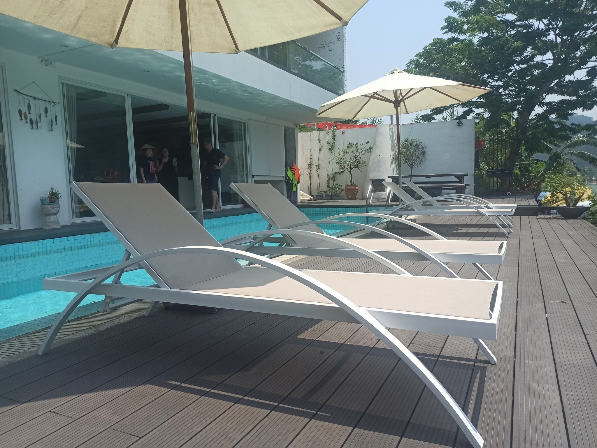 ghế hồ bơi - Nâng tầm trải nghiệm nghỉ dưỡng với ghế hồ bơi