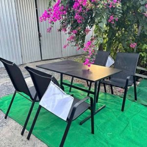 Bộ Bàn Ghế Ngoài Trời Khung Thép – Giải Pháp Hoàn Hảo Cho Không Gian Sân Vườn Hiện Đại