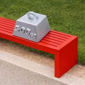 Ghế băng bằng thép màu đỏ dài 1.5m - góc 1