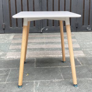 Bàn cafe Eames vuông 60cm chân gỗ - hình 1