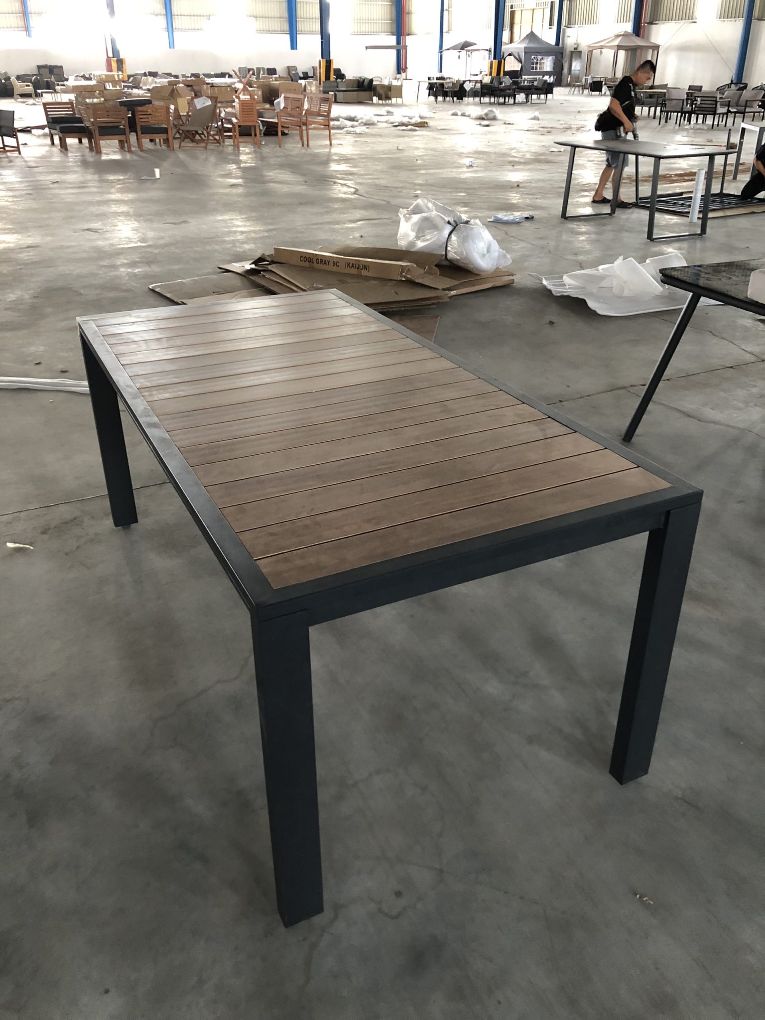 Bàn đơn khung sắt mặt gỗ B109 hiện đại cao cấp tại Shomes