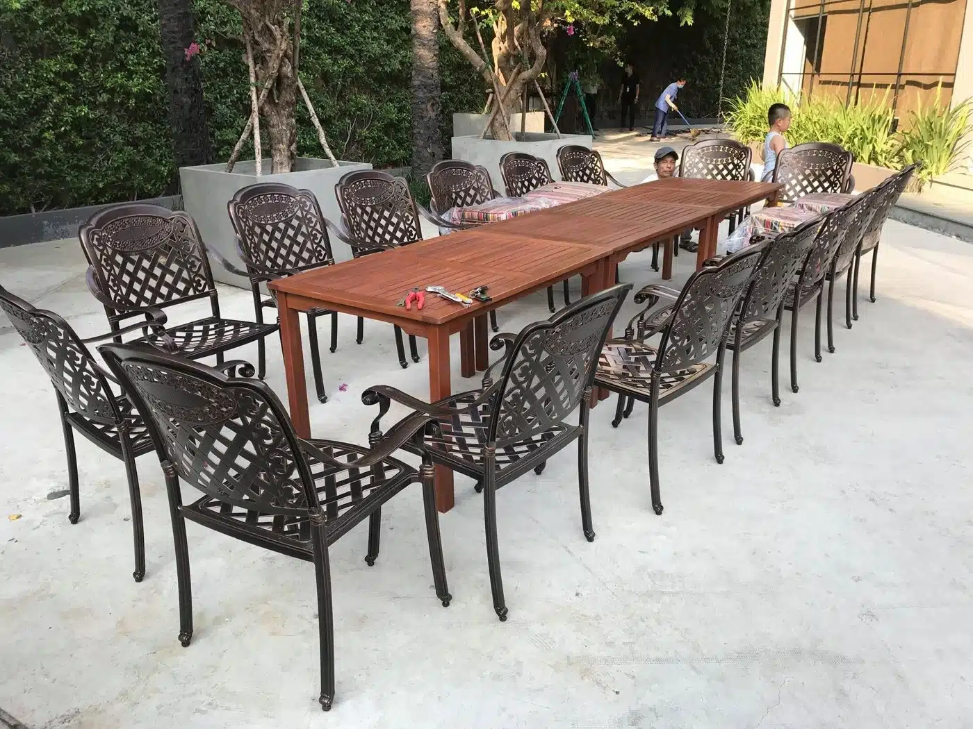 Bàn ghế nhôm đúc Giải pháp ngoại thất bền bỉ, sang trọng cho Novaland Quận 2