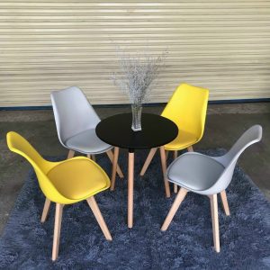 Bộ bàn cafe tròn chân gỗ và 4 ghế nệm nhiều màu C - hình 1