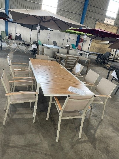 Bộ bàn ghế ngoài trời khung nhôm mặt gỗ BB048 – Nội thất hiện đại Shomes