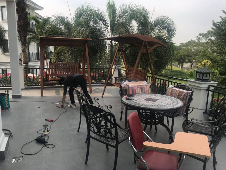 Bộ Bàn Ghế Nhôm Đúc Tròn 4 Ghế Hoa Văn Tinh Xảo Màu Đồng Cao Cấp