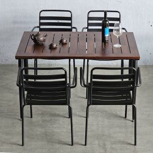Combo bàn ngoài trời gỗ tràm và 4 ghế sắt C - hình 1