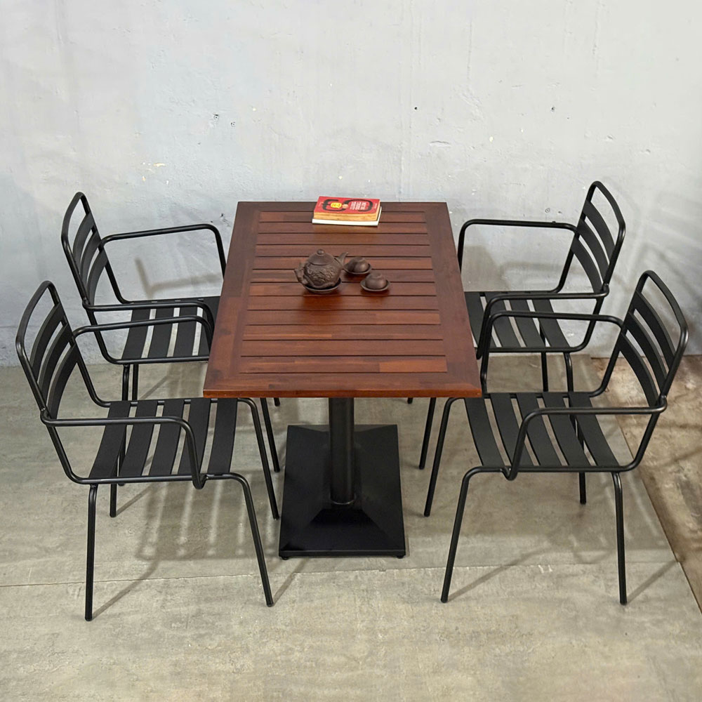 Combo bàn ngoài trời gỗ tràm và 4 ghế sắt C Combo bàn ngoài trời gỗ tràm và 4 ghế sắt C - hình 2