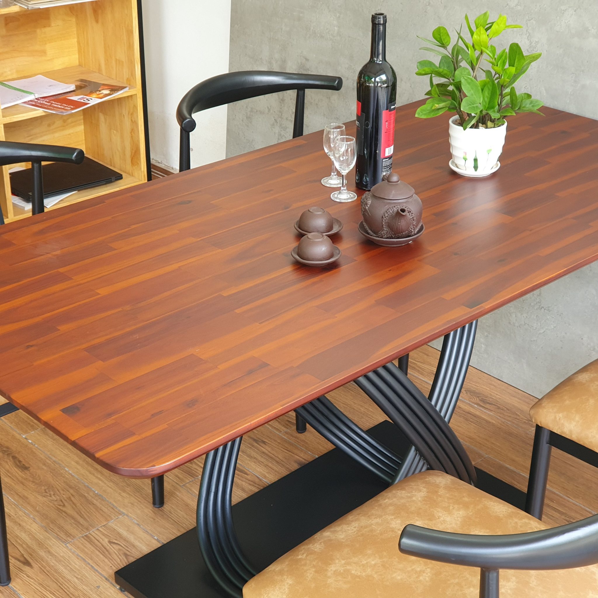 Combo bộ bàn ăn 160x80cm gỗ tràm 4 ghế ngồi Combo bộ bàn ăn 160x80cm gỗ tràm 4 ghế ngồi - hình 3