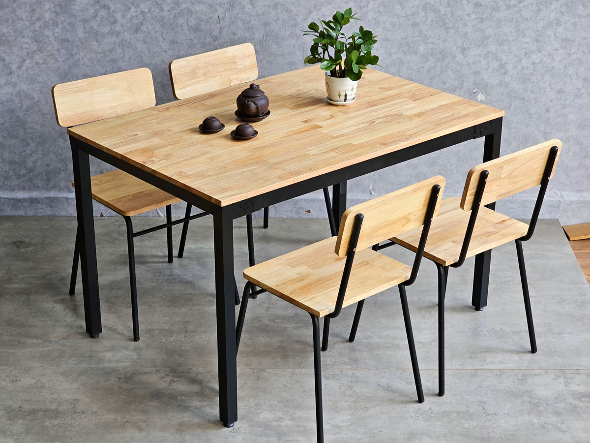 Combo bộ bàn ăn đơn giản và 4 ghế gỗ cao su chân sắt Combo bộ bàn ăn đơn giản và 4 ghế gỗ cao su chân sắt - hình 1