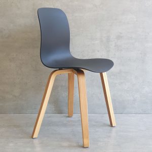 Combo bộ bàn cafe tròn 60cm và 2 ghế nhựa chân gỗ C - hình 1