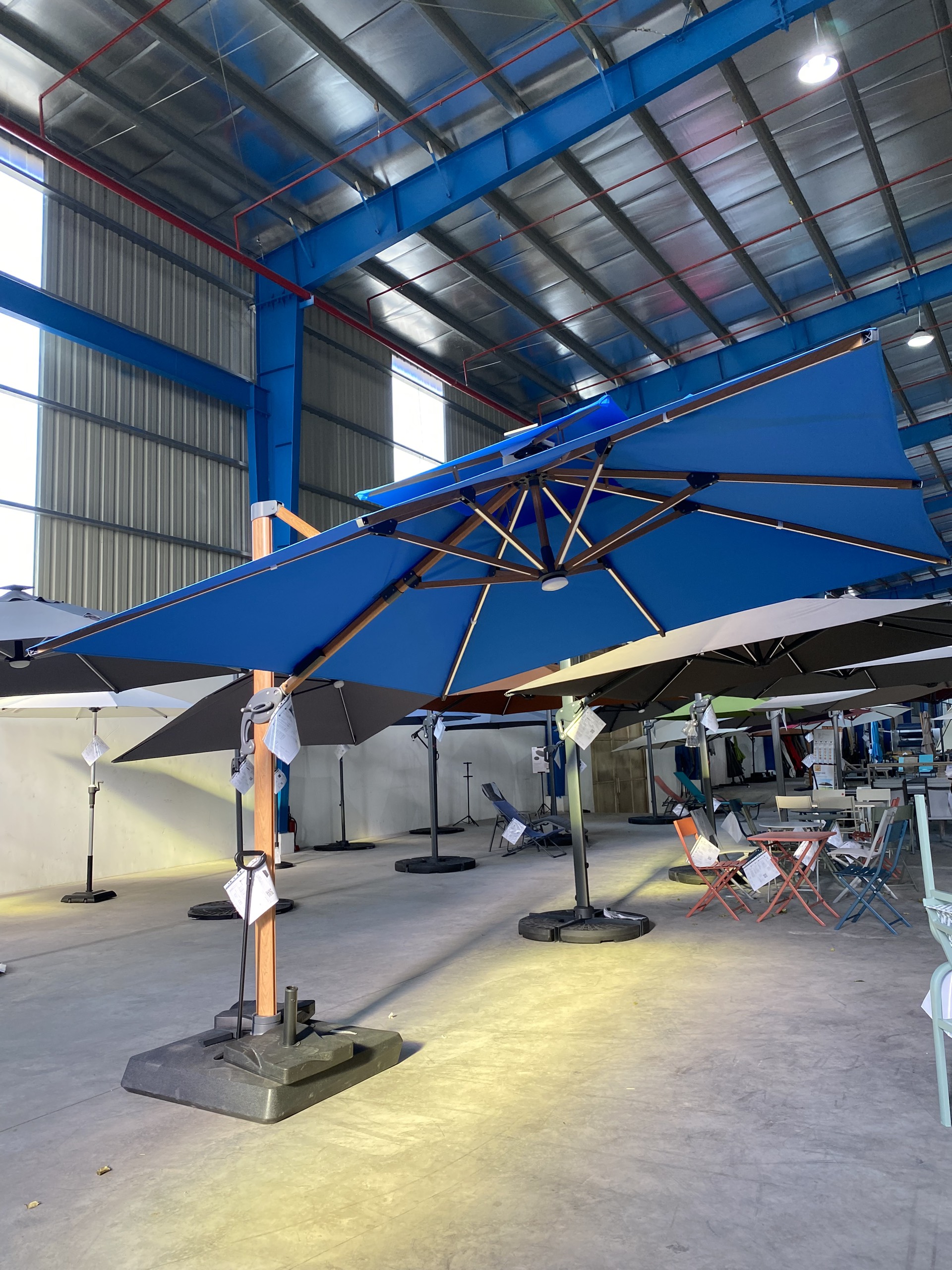 Dù che nắng ngoài trời khung gỗ vải dù xanh