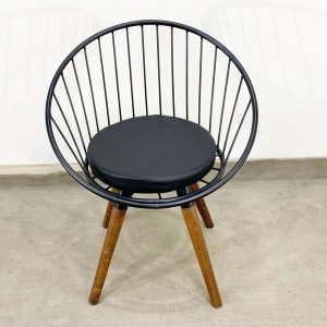 Ghế cafe chân gỗ lưng sắt có đệm - hình 1