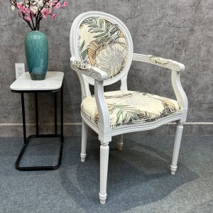 Ghế Louis có tay nệm bông khung gỗ - hình 1
