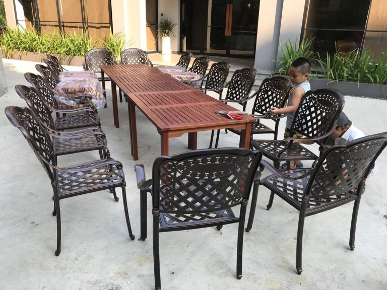 Trang chủ So sánh nhôm đúc và mây nhựa: 8 tiêu chí chọn vật liệu ngoài trời bền nhất