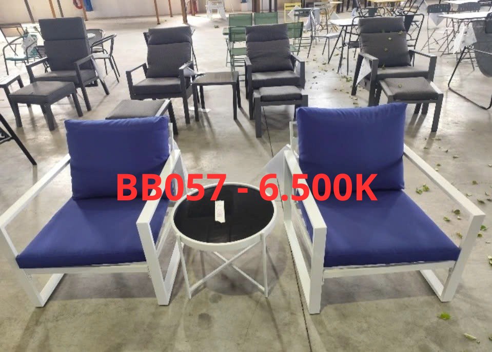 Nội thất ban công penthouse: biến 6m² thành góc thư giãn đẳng cấp Nội thất ban công penthouse với tường kính cường lực chống gió